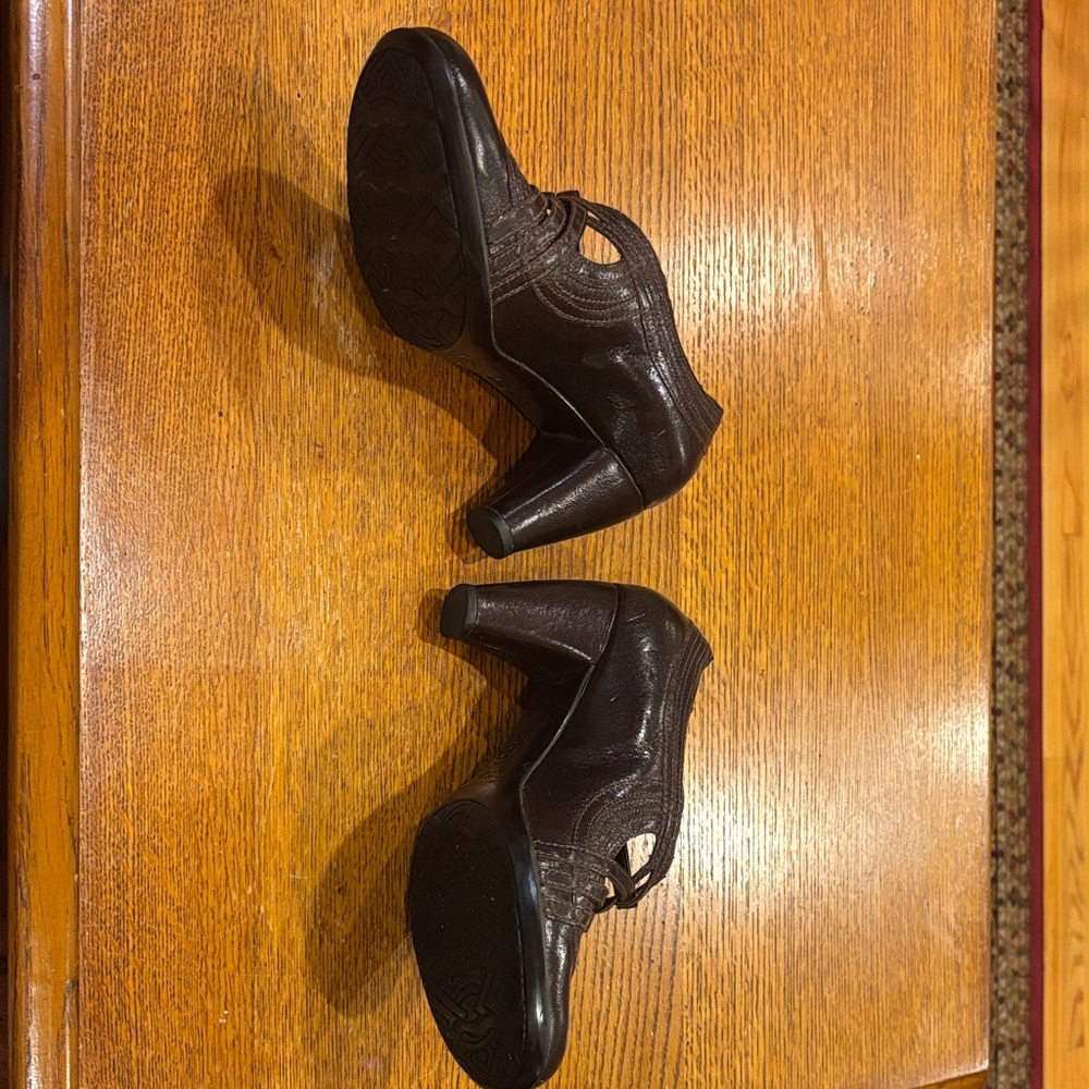 Clarks Women's Dark Brown Heels - Picture 3 of 15